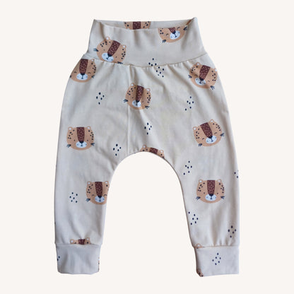 Broek met luipaardjes