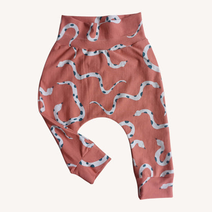 Broek met slangen