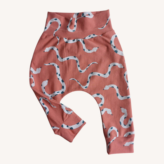 Broek met slangen