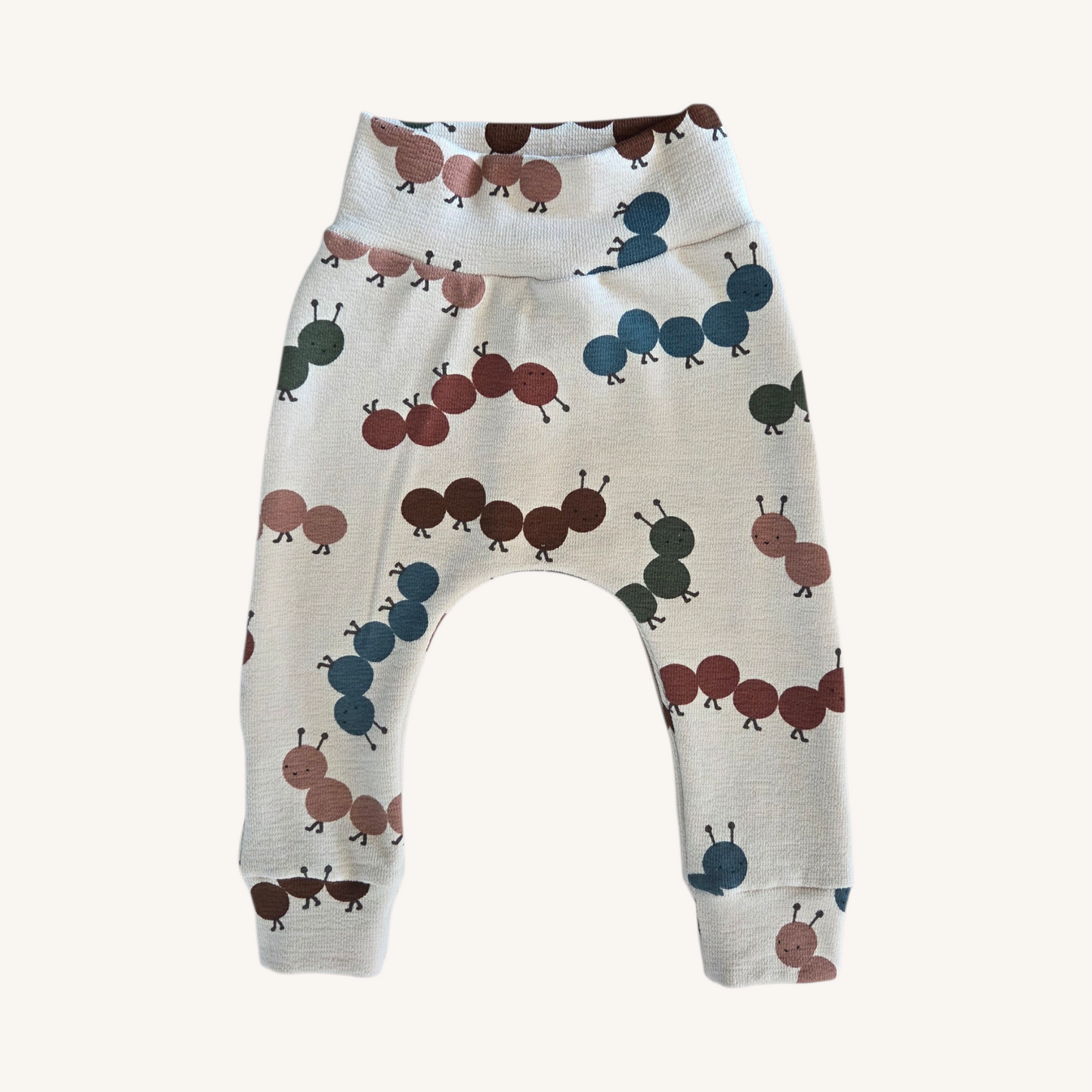 Broek met rupsjes