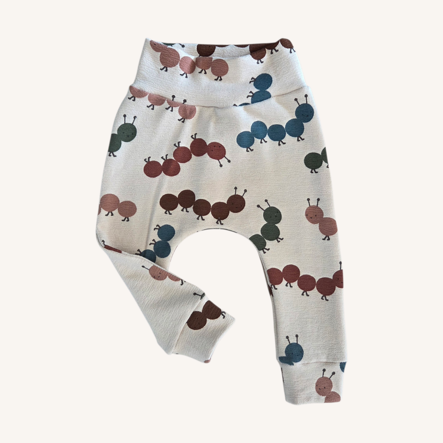Broek met rupsjes